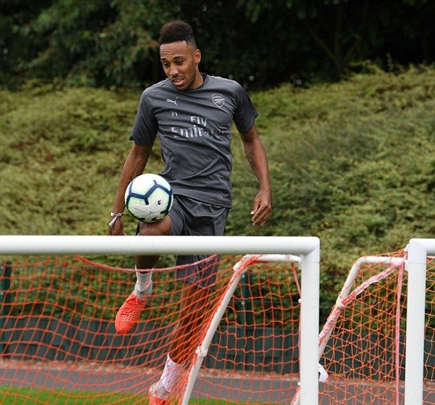 Đòi xé rách lưới, Lacazette thôi không chấp nhận làm kép phụ - Bóng Đá