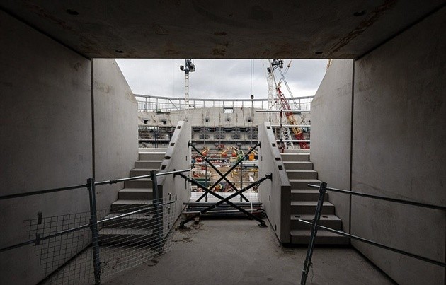 Học Dortmund, Tottenham xây khán đài đứng cực lớn - Bóng Đá