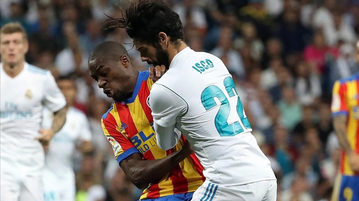 Man City ra mắt áo tím - Bóng Đá