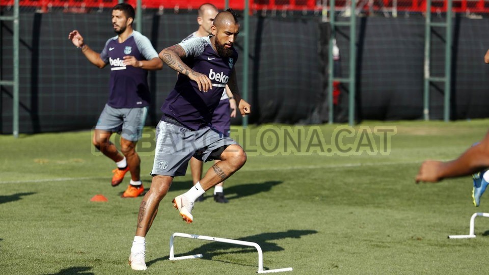 Vidal mỉa mai chức vô địch Champions League của Real Madrid - Bóng Đá