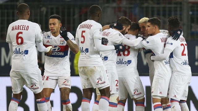 mu nhắm Umtiti - Bóng Đá