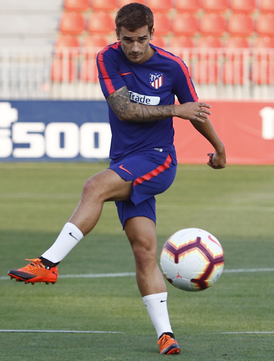 Lên đường về nhà, Hazard vẫn tỏ rõ vai trò thủ lĩnh - Bóng Đá