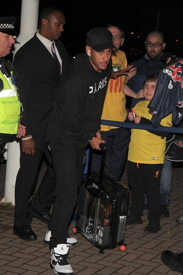 Thua Liverpool, Mbappe nhăn nhó trở về Pháp - Bóng Đá