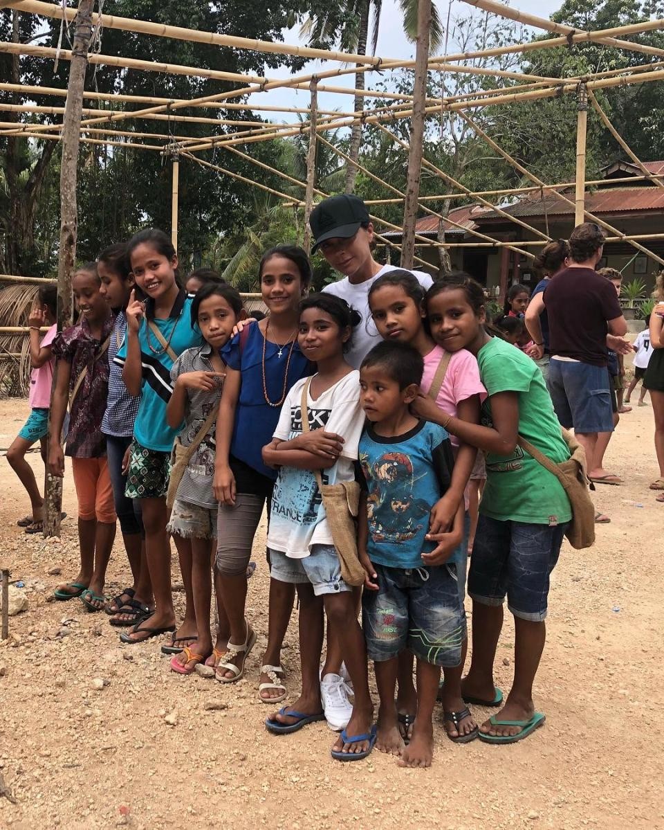 Giải trí ở hộp đêm, dàn sao Man Utd vẫn bị NHM vây kín - Bóng Đá