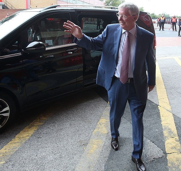 Ronaldo post hình Sir Alex - Bóng Đá