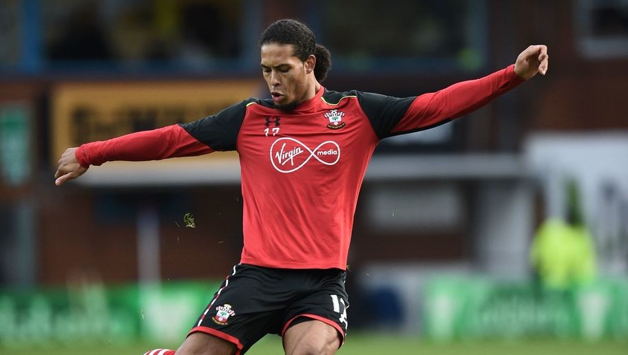 Mỉa mai lối chơi của M.U, Pep bị CĐV 'ném đá' - Bóng Đá