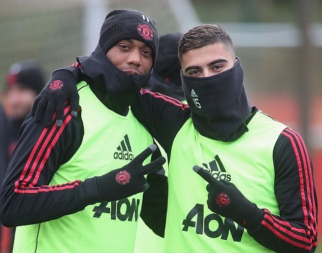 MU tập luyện - Bóng Đá