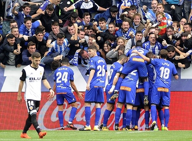 Tội đồ Italia lập siêu phẩm, Valencia sánh ngang kỉ lục của Barca, Atletico - Bóng Đá