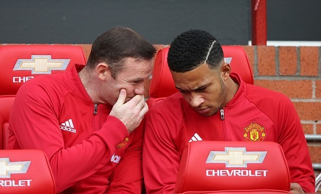 Man UTd ra sân tập  - Bóng Đá