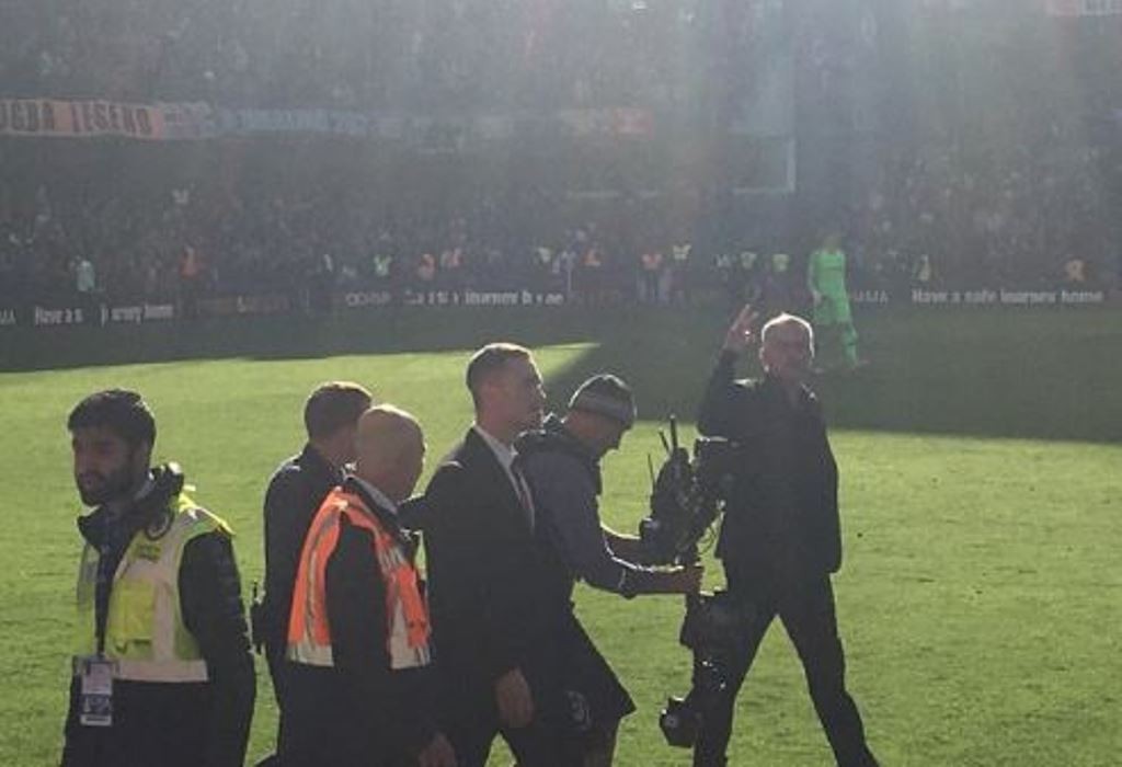 Vừa tạo siêu phẩm, Mahrez đã lao đầu vào tập chạy - Bóng Đá