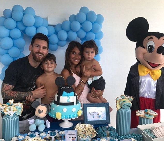 Messi 'luyện' FIFA cùng con trai Thiago - Bóng Đá