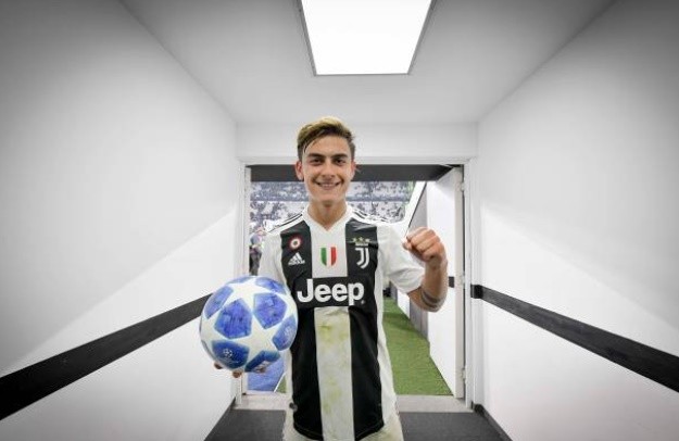 Ronaldo trầm ngâm trên khán đài khi chứng kiến Dybala tỏa sáng - Bóng Đá