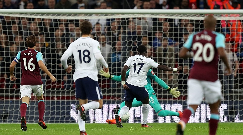 West Ham ngược dòng không tưởng, loại Tottenham khỏi League Cup - Bóng Đá
