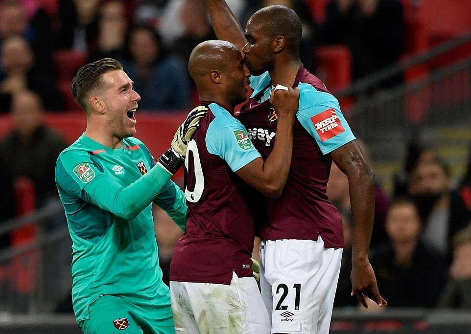 West Ham ngược dòng không tưởng, loại Tottenham khỏi League Cup - Bóng Đá