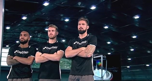 Sao Arsenal tham dự game show - Bóng Đá