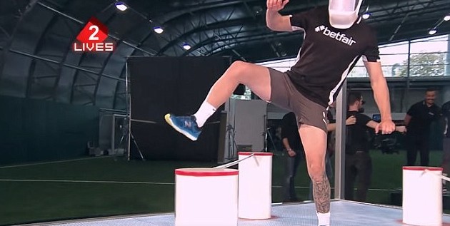 Sao Arsenal tham dự game show - Bóng Đá