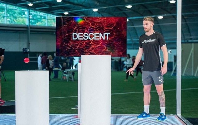 Sao Arsenal tham dự game show - Bóng Đá