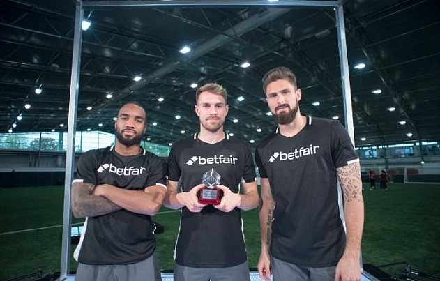 Sao Arsenal tham dự game show - Bóng Đá