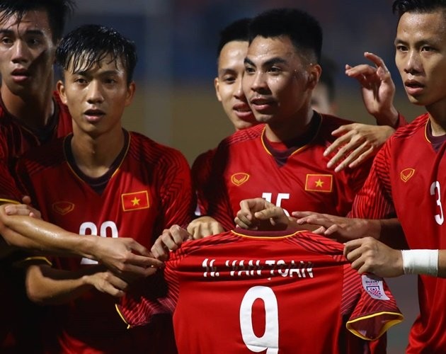 Nóng! Văn Toàn chấn thương nặng, nguy cơ mất luôn AFF Cup 2018 - Bóng Đá