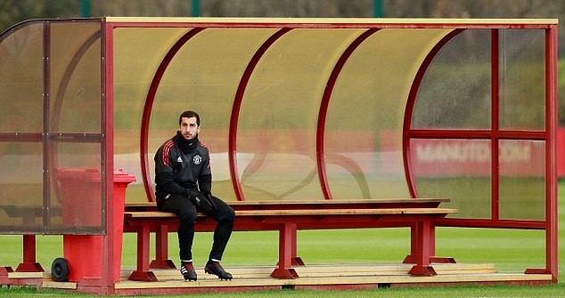 Trời lạnh thấu xương, Ibrahimovic vẫn tươi tắn trên sân tập - Bóng Đá