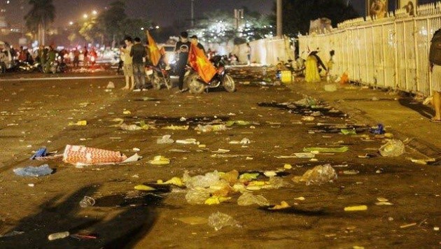 Nóng! Tranh cãi nổ ra trong lòng NHM sau chiến thắng của ĐT Việt Nam - Bóng Đá