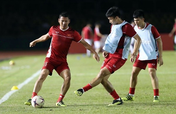 TRỰC TIẾP: Philippines 0-0 ĐT Việt Nam: Xuân Trường - Công Phượng dự bị, Quang Hải đá chính - Bóng Đá