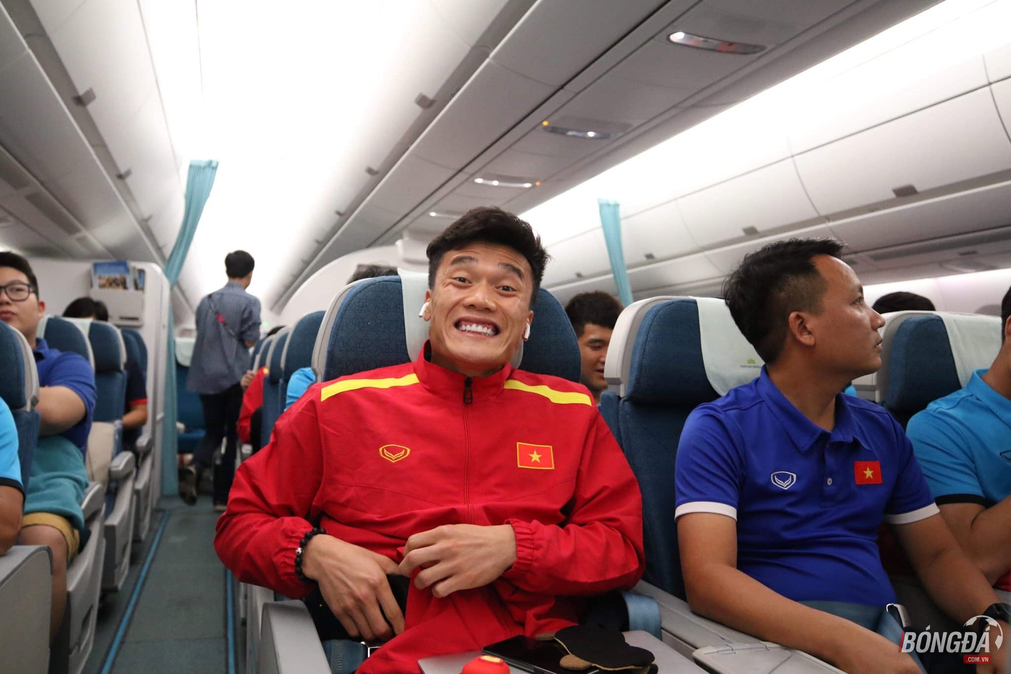 TRỰC TIẾP: ĐT Việt Nam từ Kuala Lumpur trở về Hà Nội: Quyết nâng cúp ở Mỹ Đình - Bóng Đá