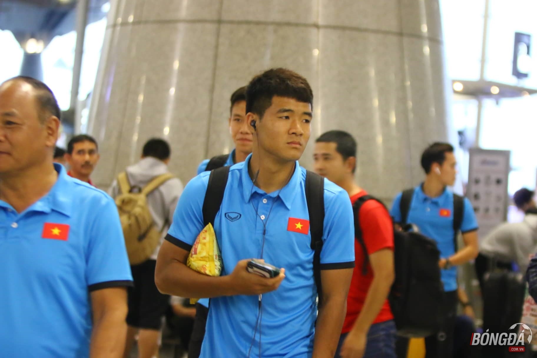 Đức Chinh buồn rười rượi khi rời Malaysia - Bóng Đá