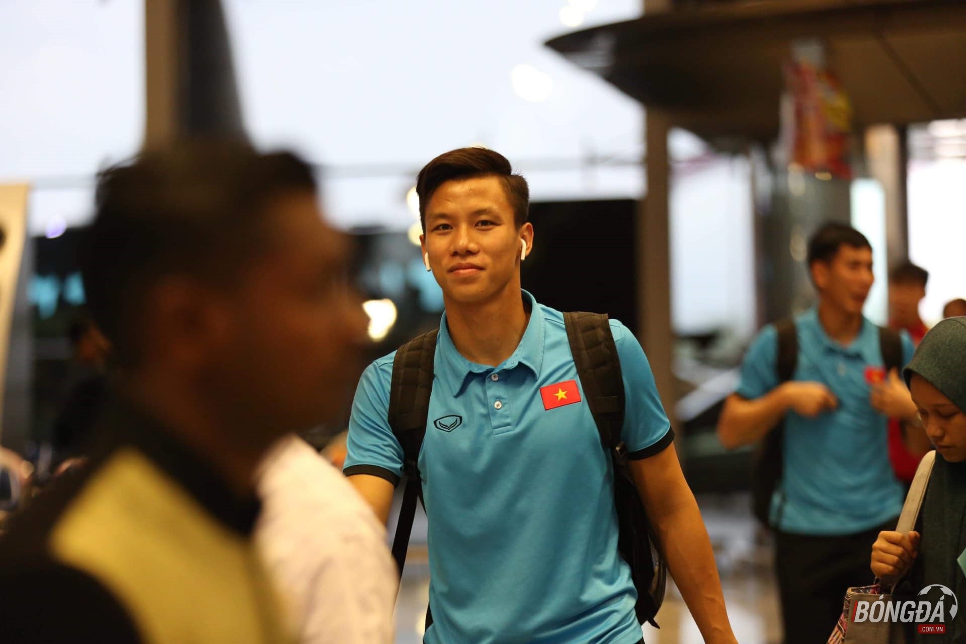 Đức Chinh buồn rười rượi khi rời Malaysia - Bóng Đá