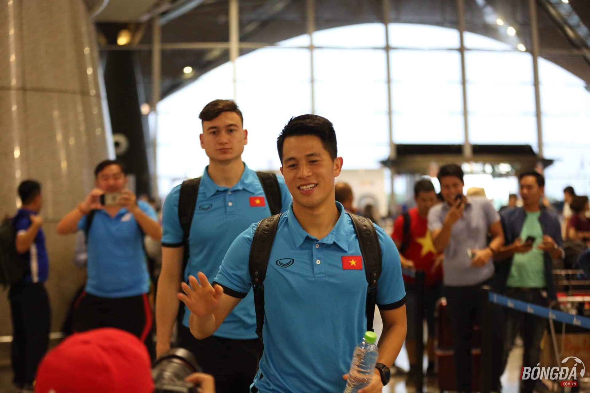 TRỰC TIẾP: ĐT Việt Nam từ Kuala Lumpur trở về Hà Nội: Quyết nâng cúp ở Mỹ Đình - Bóng Đá