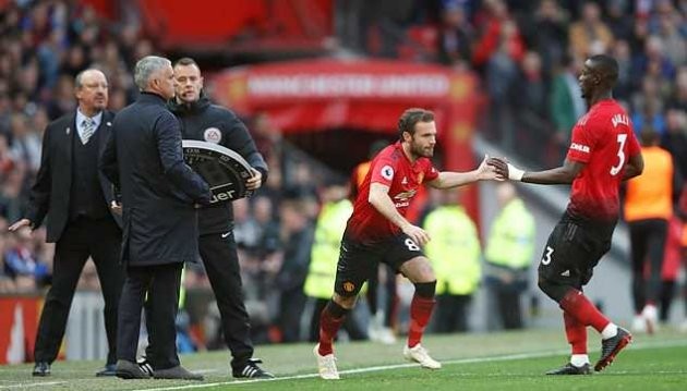 Nhận tin nhắn từ BLĐ, Mourinho tự tin về tương lai tại Man Utd - Bóng Đá