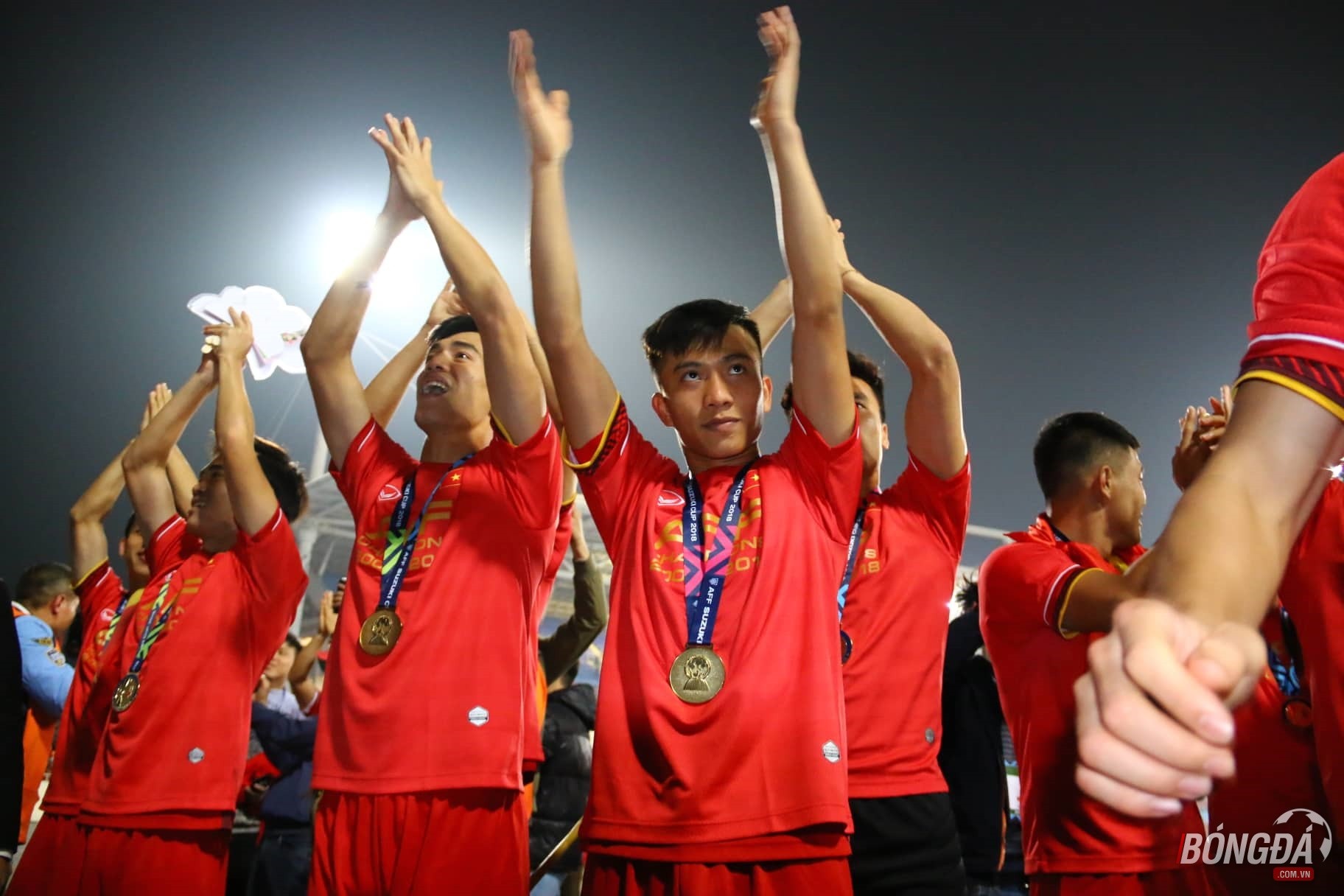 HLV Park Hang-seo khóc trong phòng họp báo, gửi làm cảm ơn học trò và người hâm mộ - Bóng Đá