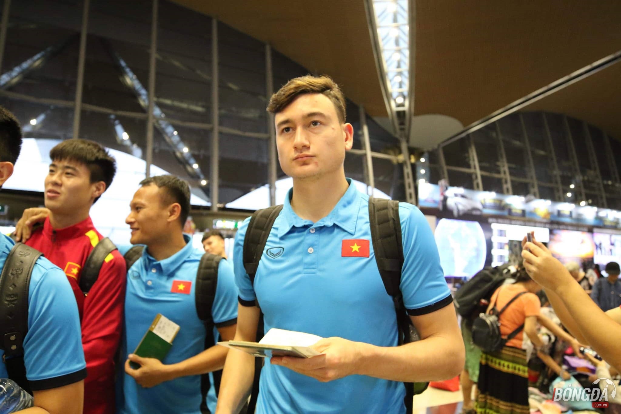 TRỰC TIẾP: ĐT Việt Nam từ Kuala Lumpur trở về Hà Nội: Quyết nâng cúp ở Mỹ Đình - Bóng Đá