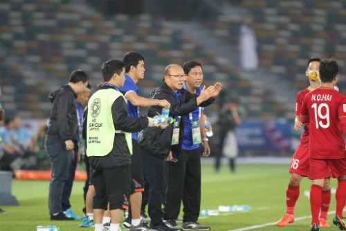 Trực tiếp ĐT Việt Nam 2-1 Iraq (H2): Chờ tài dụng binh của thầy Park - Bóng Đá