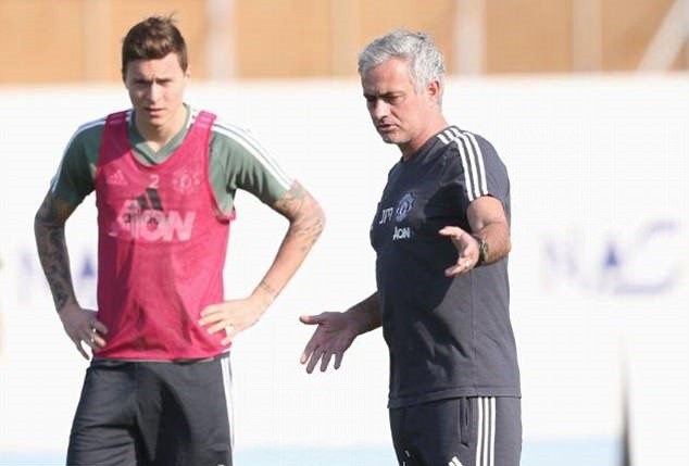 Mourinho từng muốn xúc Lindelof từ hồi còn ở Chelsea - Bóng Đá