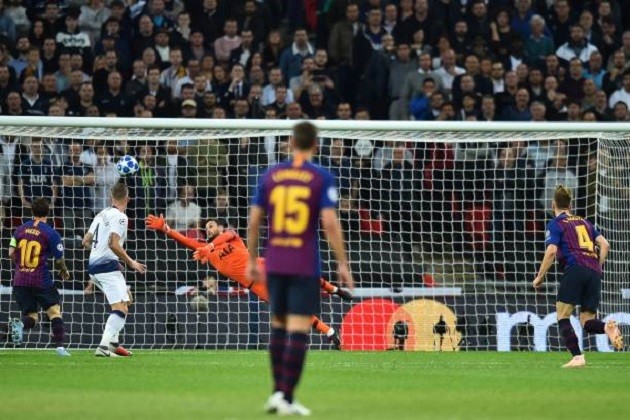 Messi lên đồng, Rakitic quyết không chịu kém với siêu phẩm để đời trước Tottenham - Bóng Đá