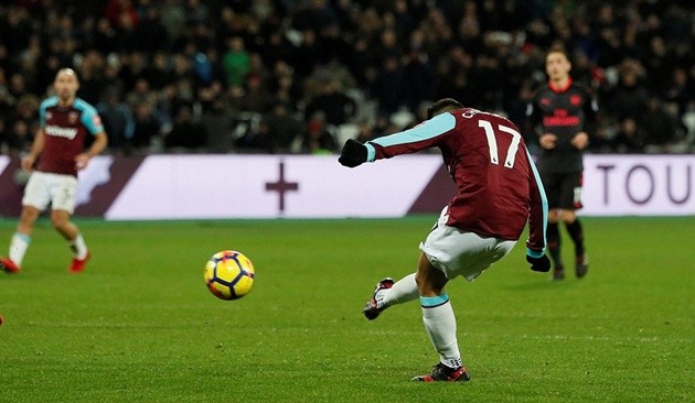 Giroud ngao ngán hát 