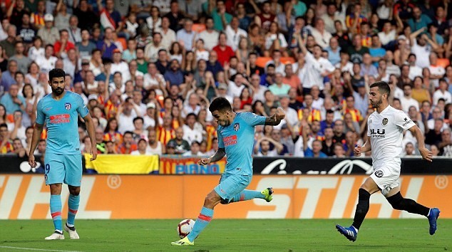 Costa hóa đấu sĩ, Atletico vẫn bị đội bóng của Batshuayi cầm chân - Bóng Đá