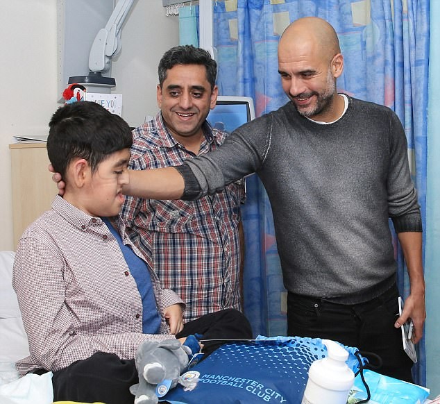 Gặp lịch thi đấu dày đặc, thầy trò Pep Guardiola vẫn tích cực làm từ thiện - Bóng Đá