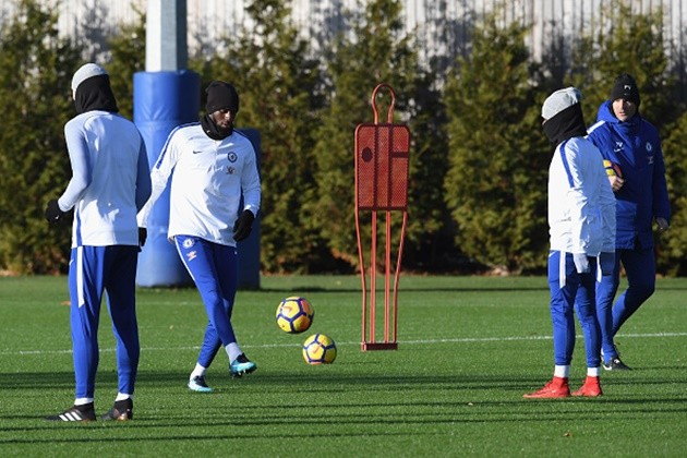 Được Conte ân cần chỉ dẫn, Zappacosta chắc suất đá chính - Bóng Đá