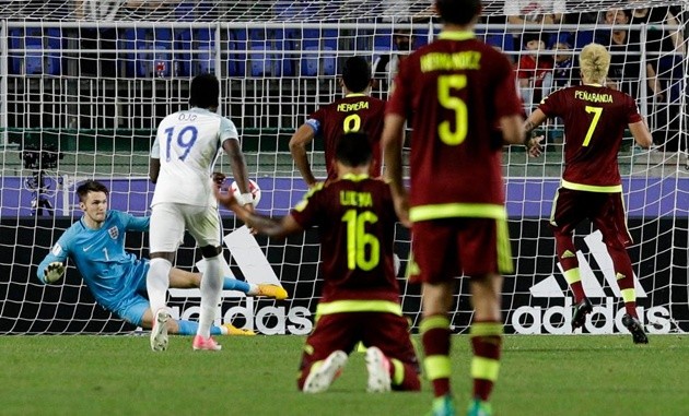 Dàn sao U20 Anh vinh dự diện kiến hoàng tử William  - Bóng Đá