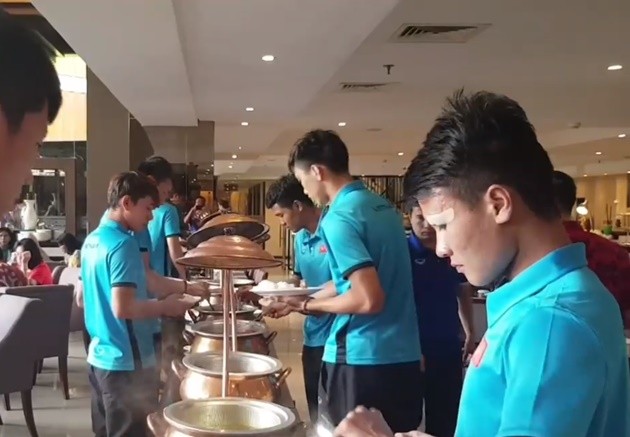 Cận cảnh Benevento ăn mfừng như thể vô địch Serie A - Bóng Đá