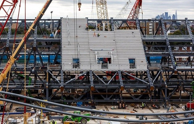 Học Dortmund, Tottenham xây khán đài đứng cực lớn - Bóng Đá