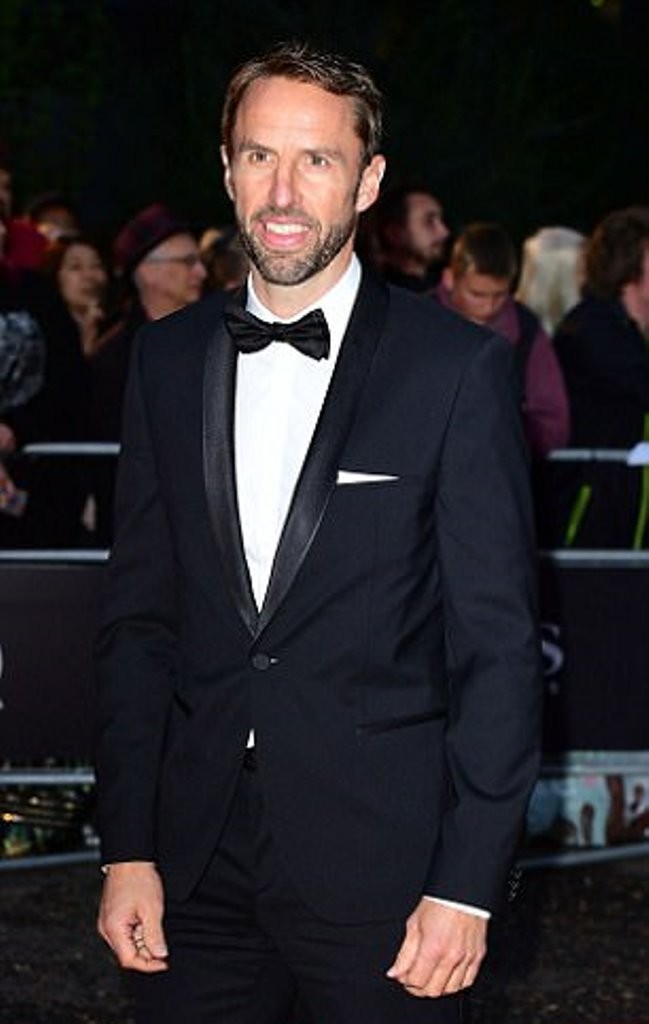 Antonio Conte bảnh bao trong lễ trao giải tại London - Bóng Đá