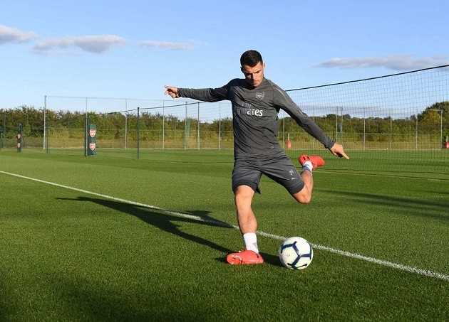 Bỏ rơi Ramsey, Emery quyết tâm đào tạo Torreira thành tài - Bóng Đá