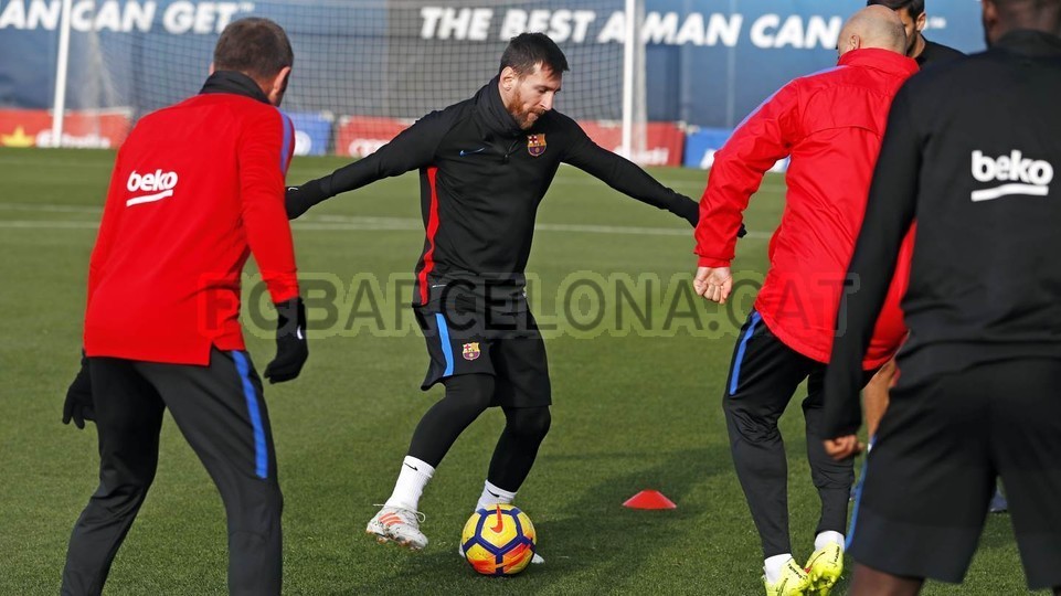 Messi tập luyện - Bóng Đá