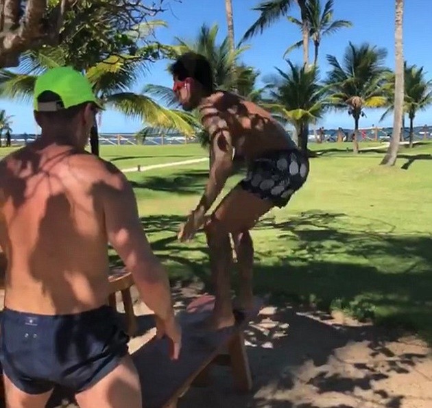 Du hí phương Đông, Neymar vẫn không quên rèn thể lực - Bóng Đá