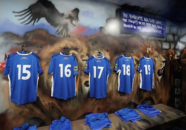 Choáng hợp với phòng thay đồ như bảo tàng nghệ thuật của CLB nghiệp dư Billericay Town  - Bóng Đá