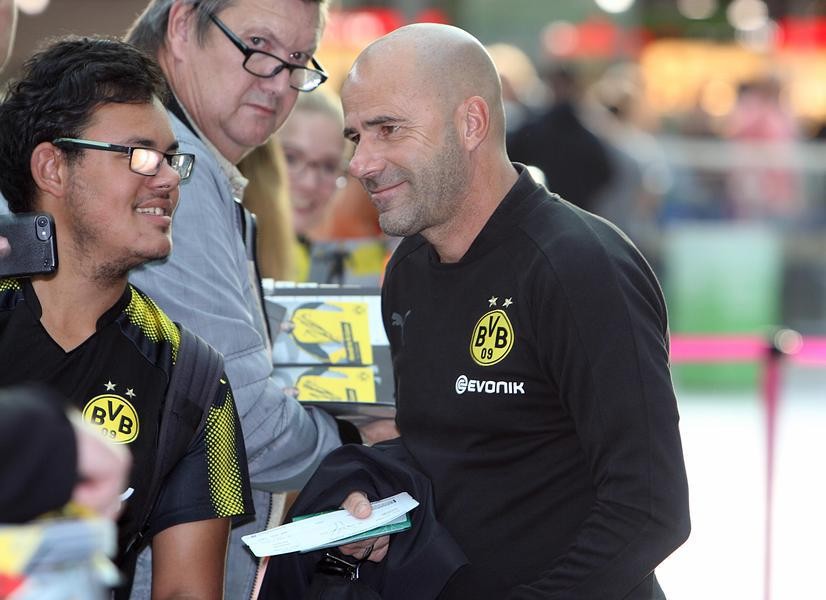 Nghe David Moyes động viên, Joe Hart bay lượn như chim trên sân tập  - Bóng Đá