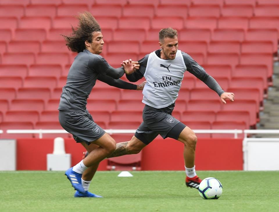 Aguero khoe tóc mới - Bóng Đá